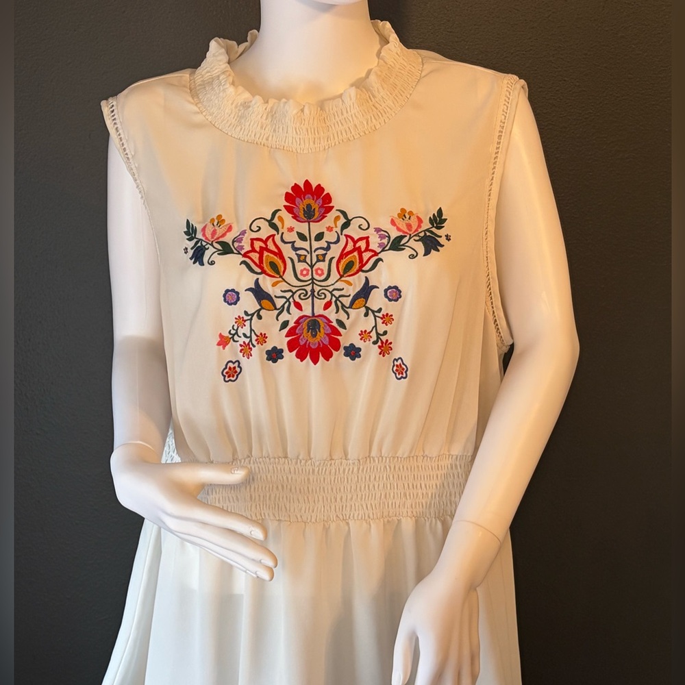 Self Esteem Embroidered White Sleeveless 
Gathered Waist Plus Size Sz 2X